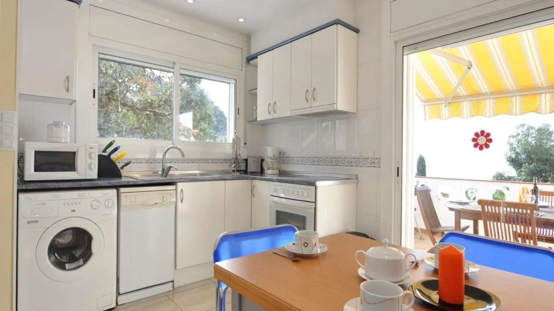 Apartment In Costa Brava With Sea View Roses