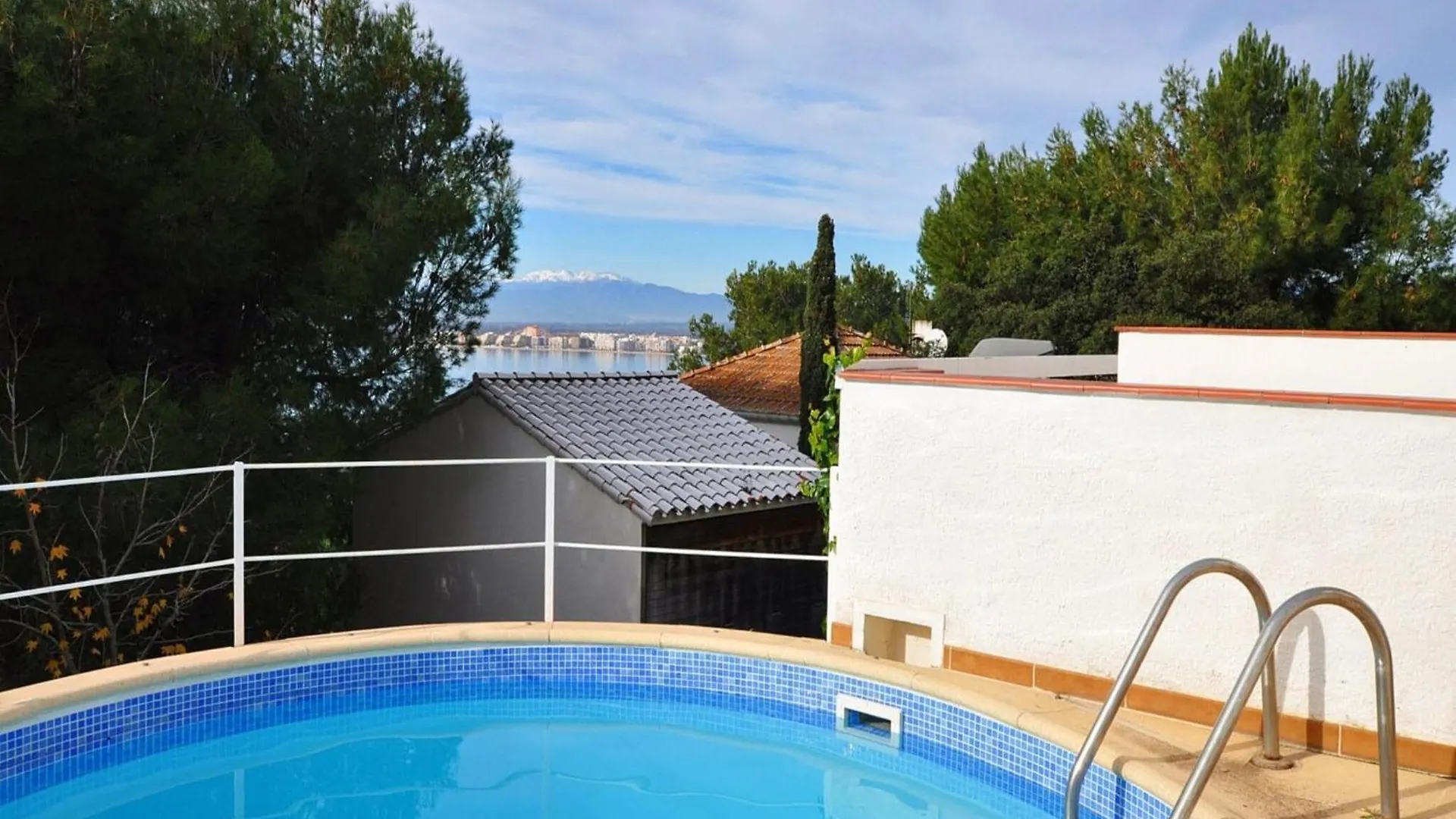 Apartment In Costa Brava With Sea View Roses Spain