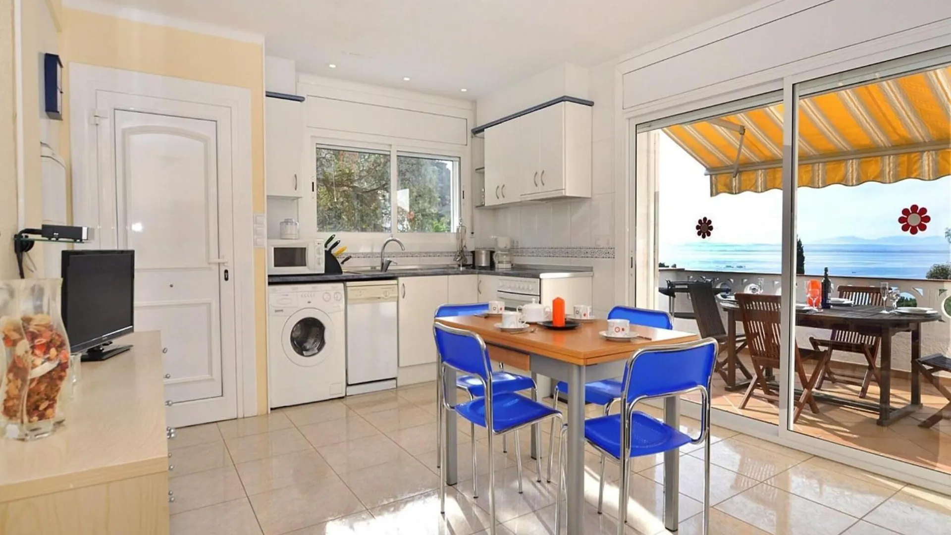 Apartment In Costa Brava With Sea View Roses